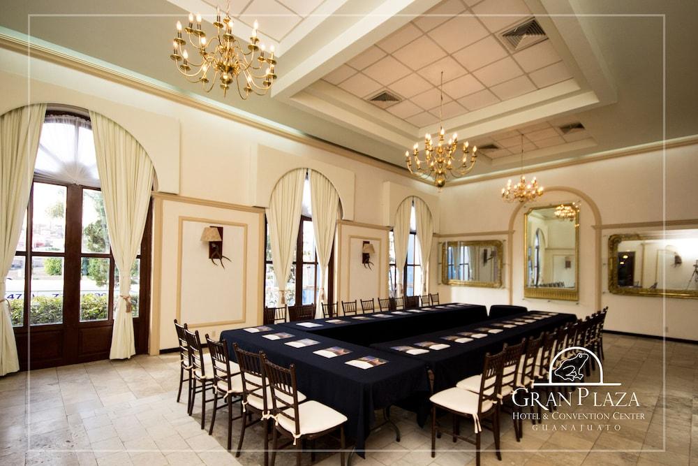 Hotel Gran Plaza & Convention Center Гуанахуато Экстерьер фото