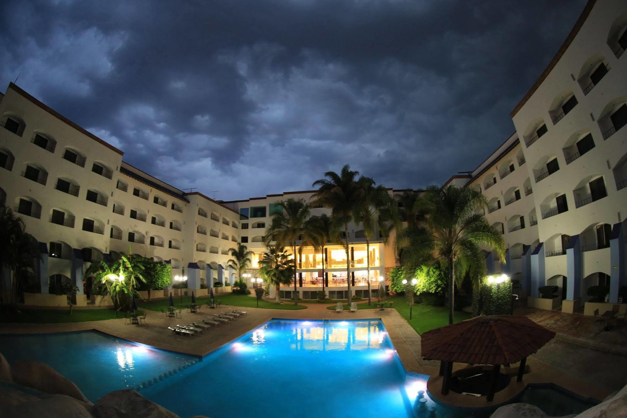 Hotel Gran Plaza & Convention Center Гуанахуато Экстерьер фото